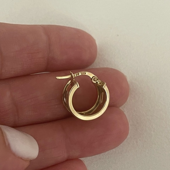 Solid 10k Gold Small Hoop Earrings PRICE FIRME - Picture 3 of 6